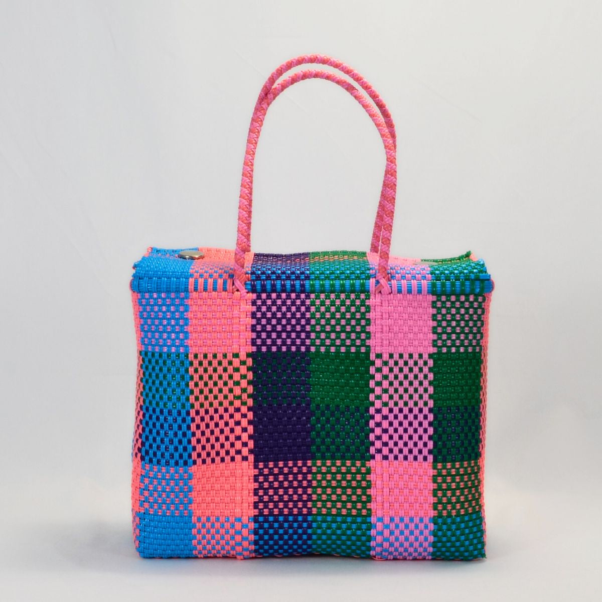 lonchera edición limitada tejida con plástico reciclado