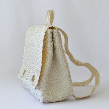 Mochila artesanal grande hecha en México tejida a mano con material reciclado