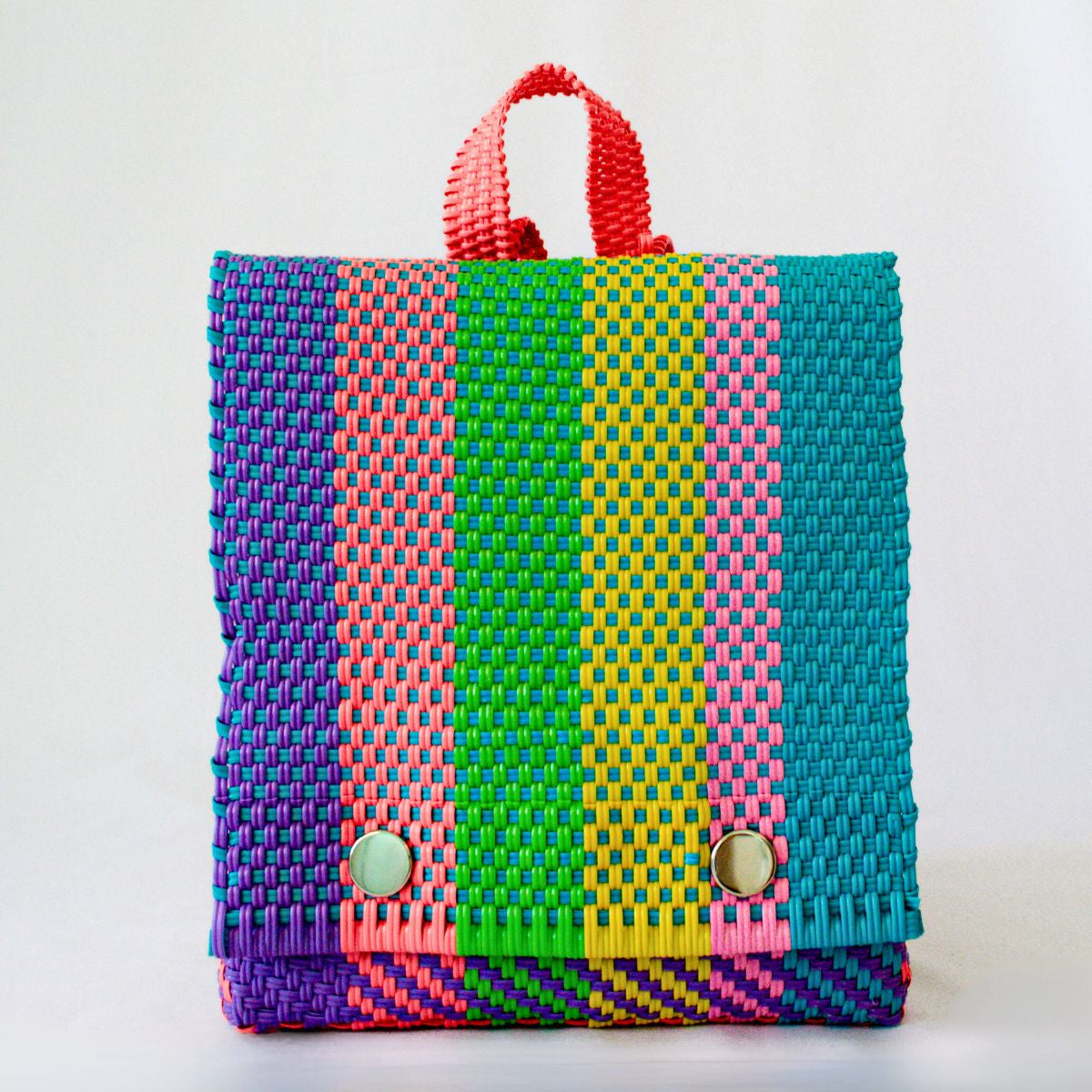 Mochila artesanal grande hecha en México tejida a mano con material reciclado