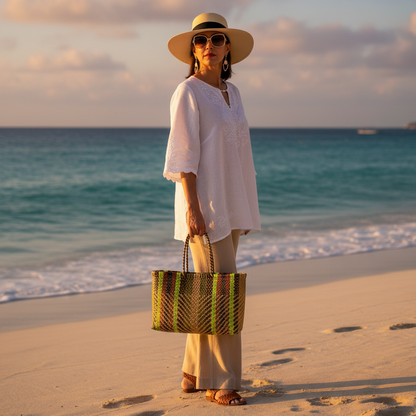 Modelo mexicana con bolsa Citron en Puerto Vallarta