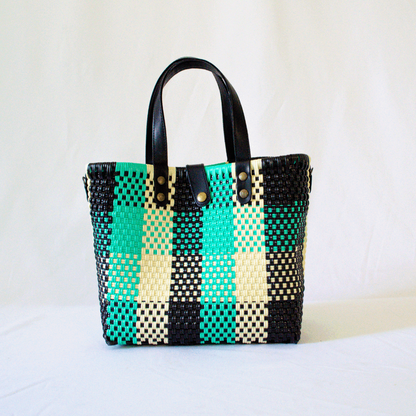 Tote Mediano de Piel Hecho en México bolsa artesanal tejida a mano con plástico reciclado LDPE