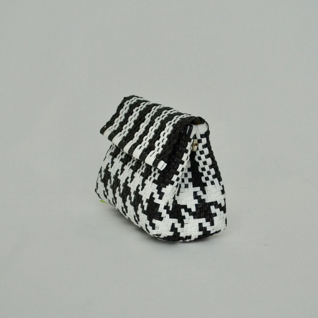 Bolsa de cosméticos artesanal con impacto social y diseño funcional - Bolsa Artesanal MX | Bolsas Hechas a Mano con Impacto Social