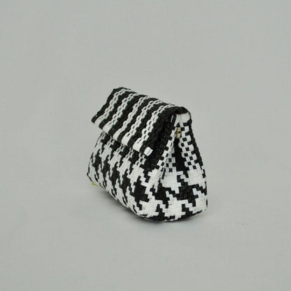 Bolsa de cosméticos artesanal con impacto social y diseño funcional - Bolsa Artesanal MX | Bolsas Hechas a Mano con Impacto Social