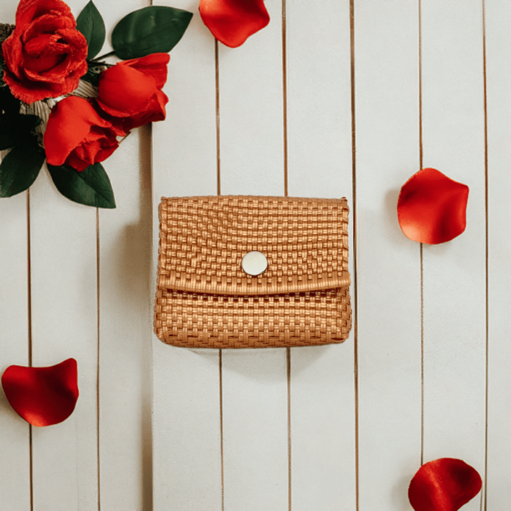 Bolsa de cosméticos artesanal con impacto social y diseño funcional - Bolsa Artesanal MX | Bolsas Hechas a Mano con Impacto Social