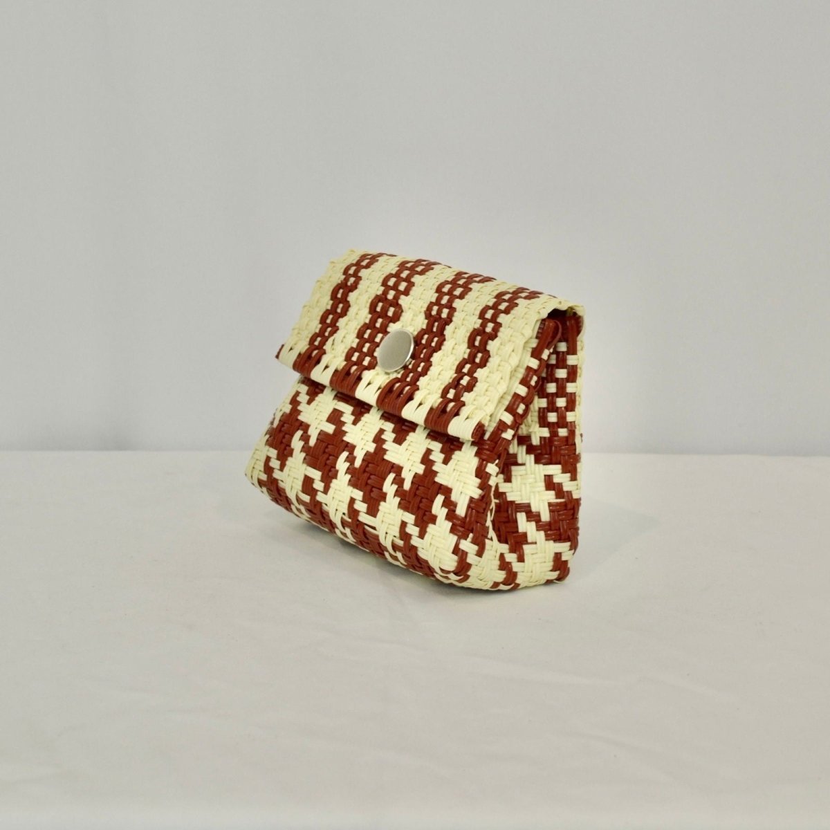 Bolsa de cosméticos artesanal con impacto social y diseño funcional - Bolsa Artesanal MX | Bolsas Hechas a Mano con Impacto Social