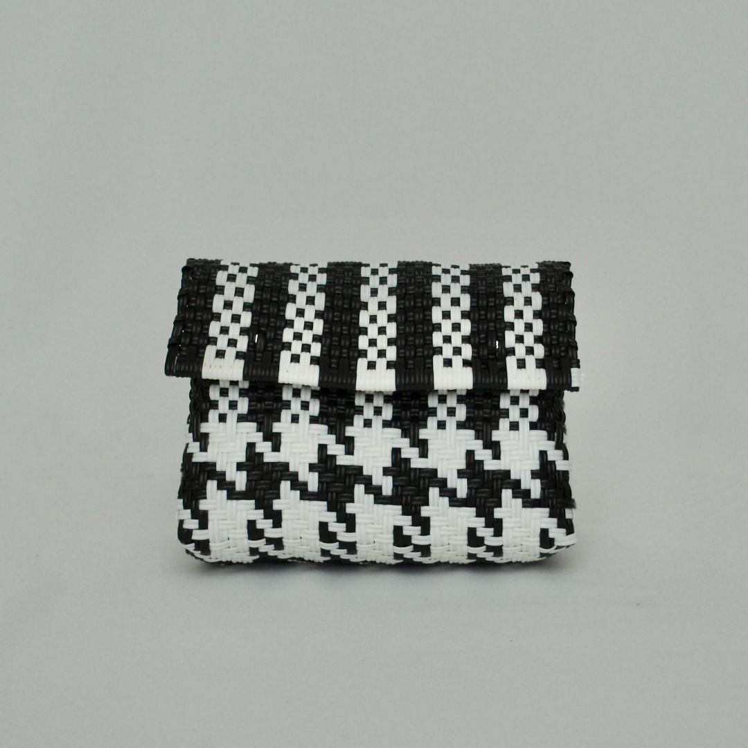 Bolsa de cosméticos artesanal con impacto social y diseño funcional - Bolsa Artesanal MX | Bolsas Hechas a Mano con Impacto Social