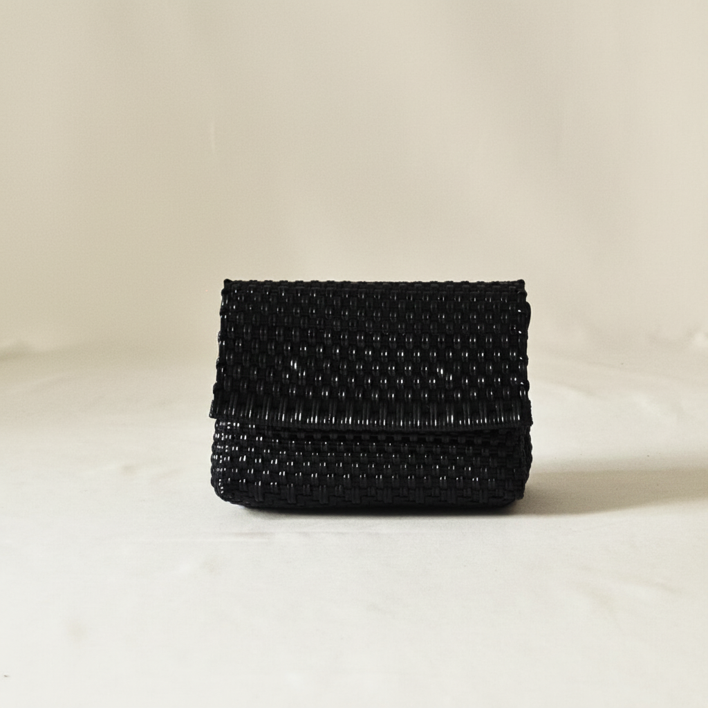 Cosméticos Negro frente — Off-White