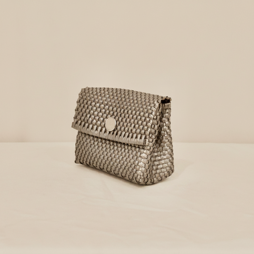 Cosméticos Plata 3/4 — Off-White