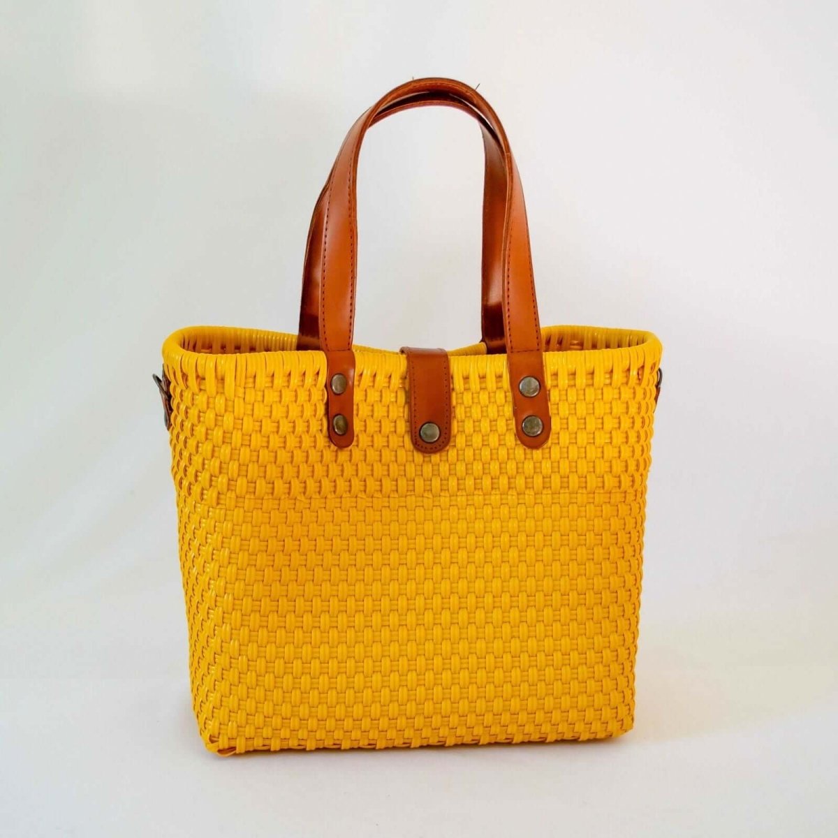 Tote mediano asa piel amarillo asa café - tejido LDPE reciclado artesanal México